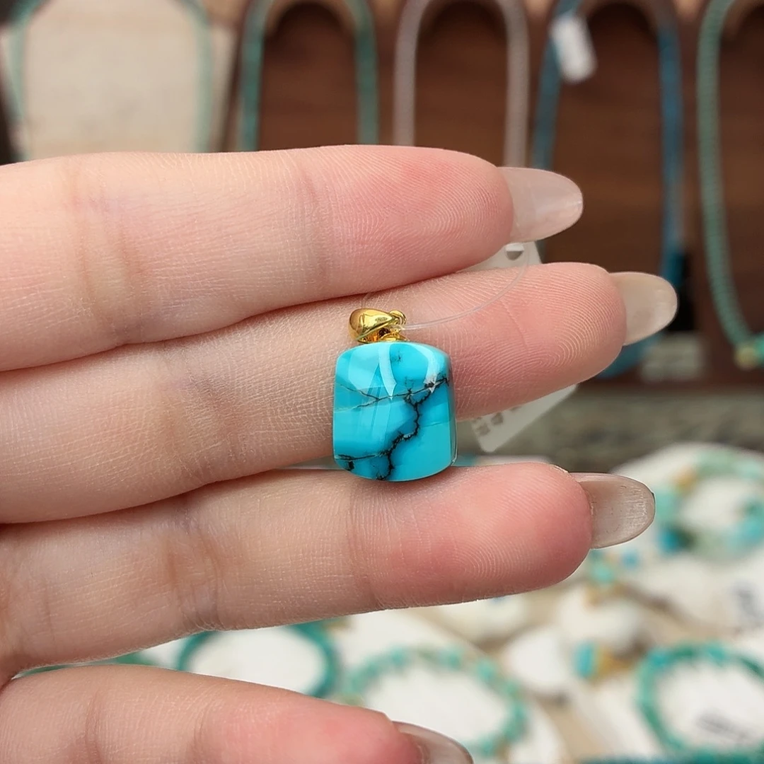 晨****绿松石18K金镶嵌吊坠(不含链)