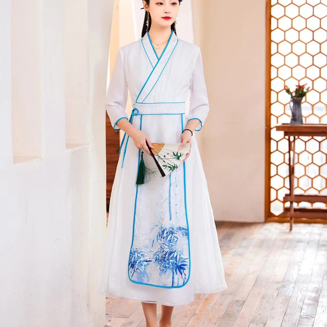 2318重工刺绣复古国风连衣裙 Y