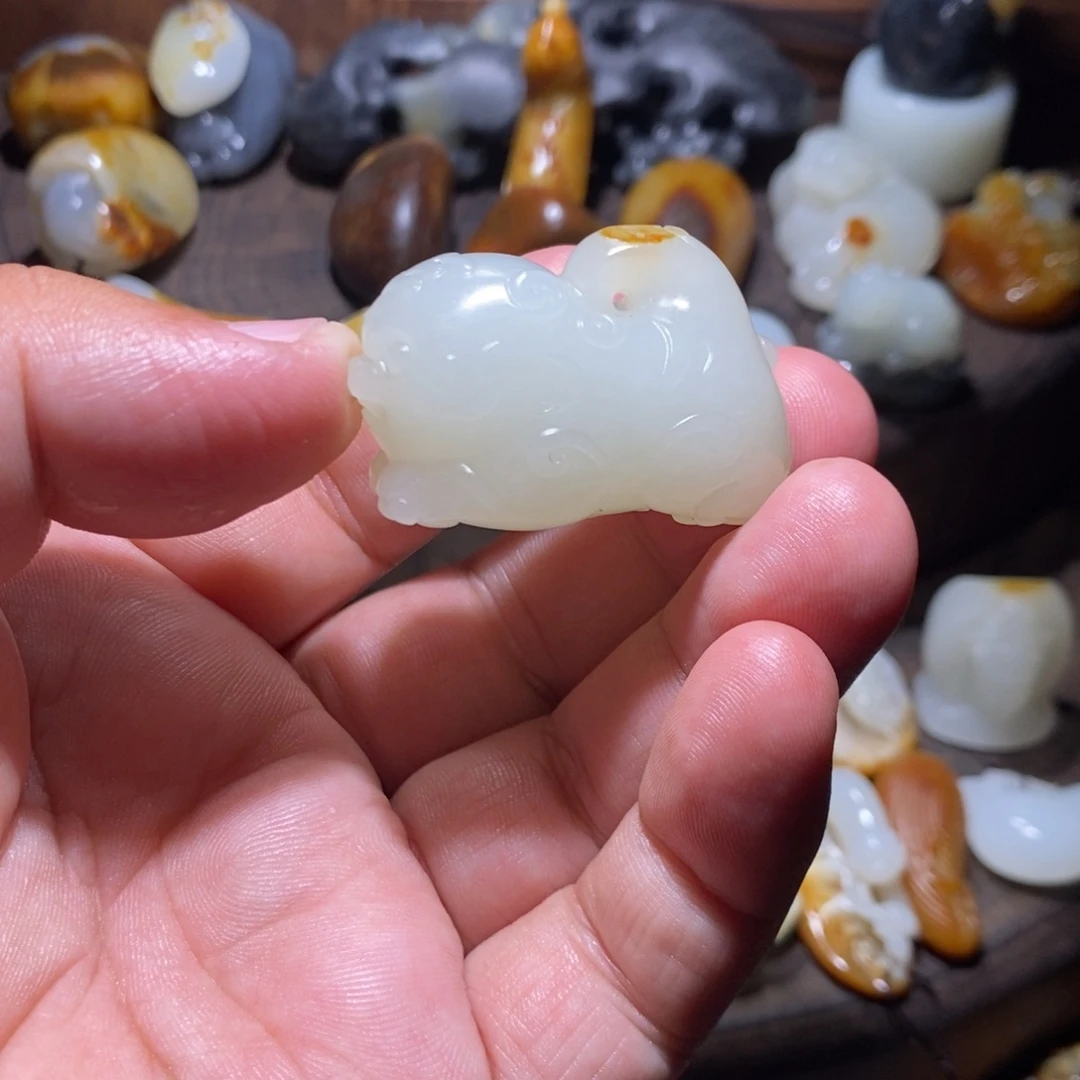 贪***当和田玉未镶嵌颈饰