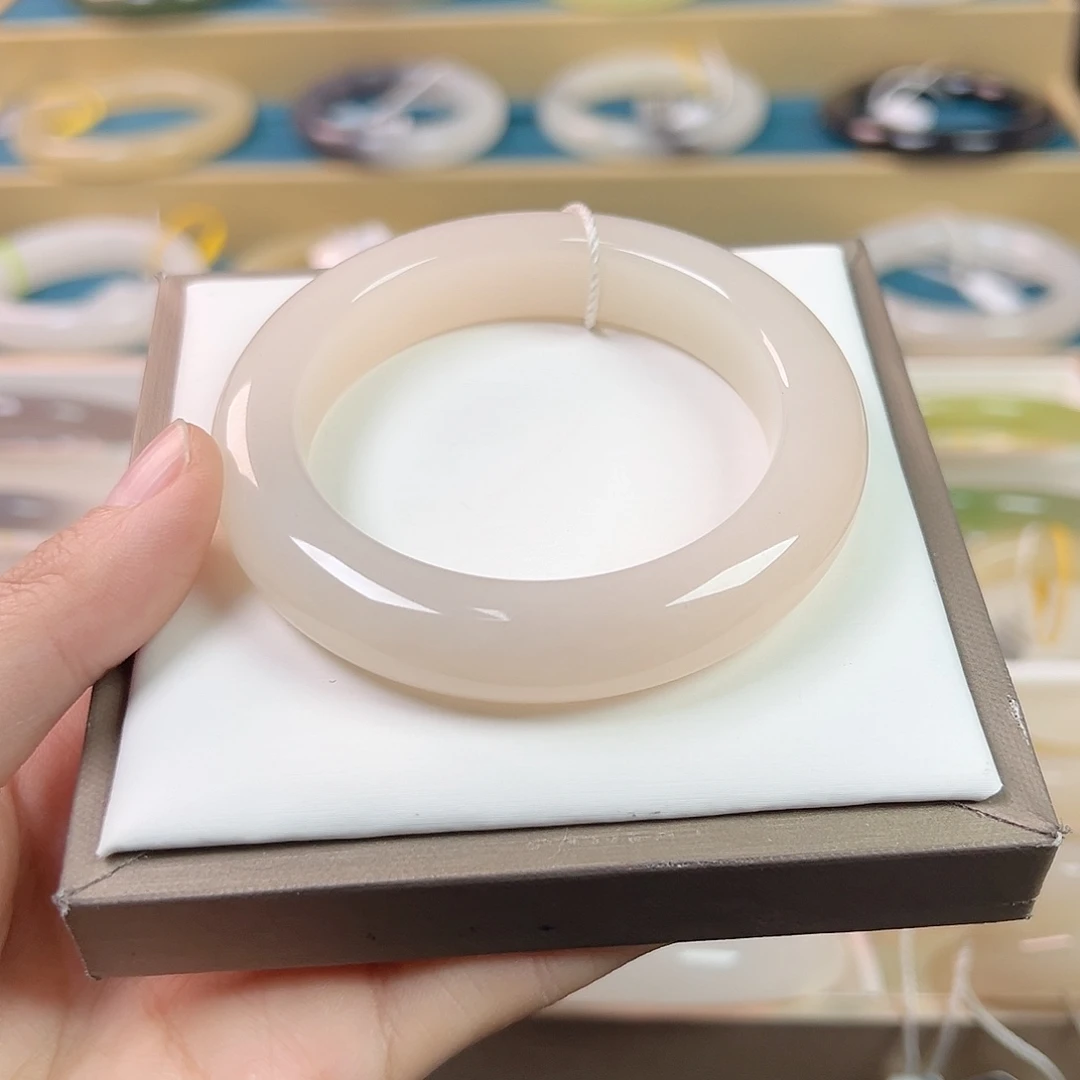 宋***宋和田玉未镶嵌手镯