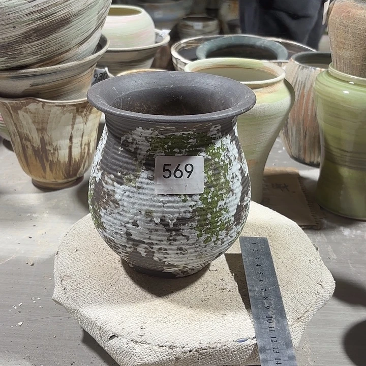 陶摆件高17，口10，有孔569