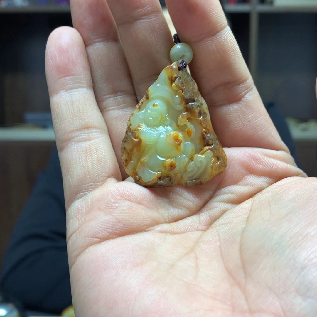 岫岩河磨玉（透闪石质玉）颈饰未镶嵌苏***弟