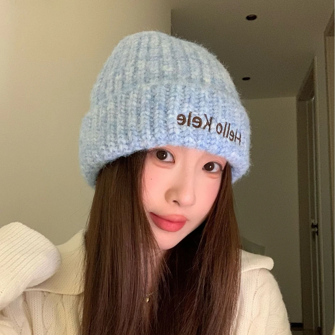 Hello Kele字母刺绣毛线帽女秋冬保暖大头围百搭针织帽25新款冷帽