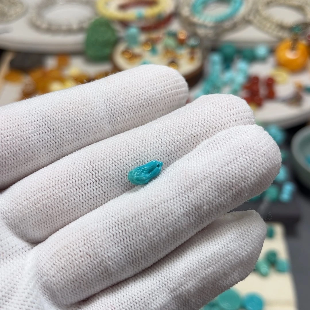 绿松石未镶嵌雕刻件