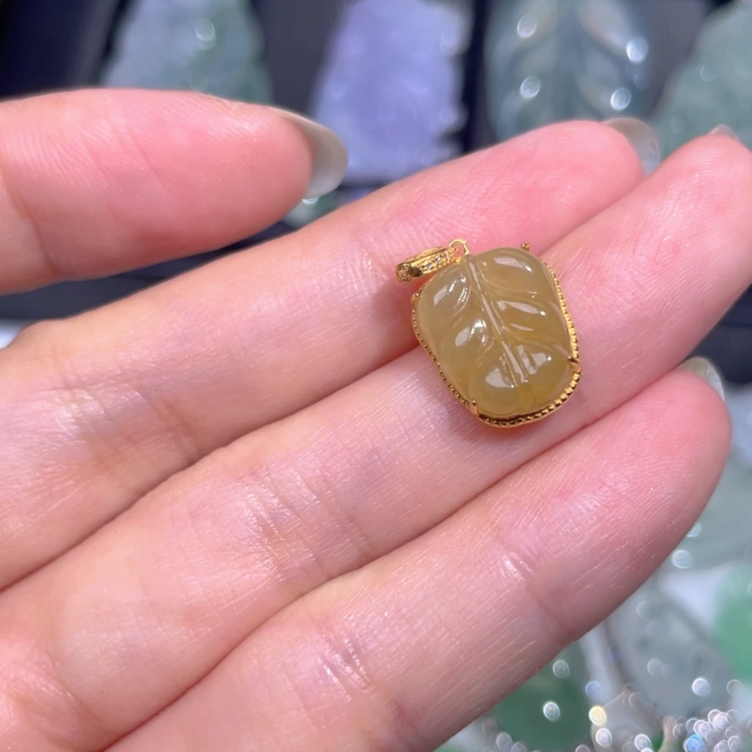 颈饰18K金镶嵌翡翠翡翠