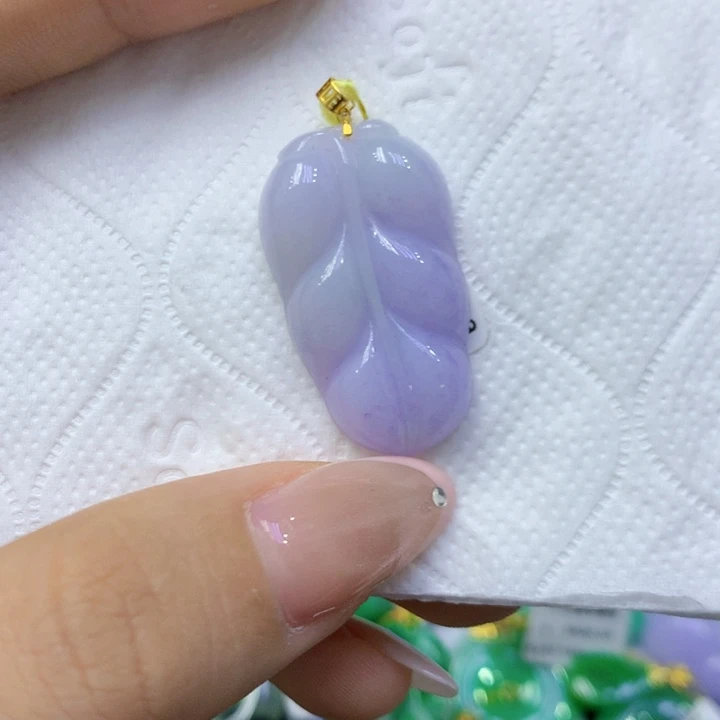 颈饰18K金镶嵌翡翠