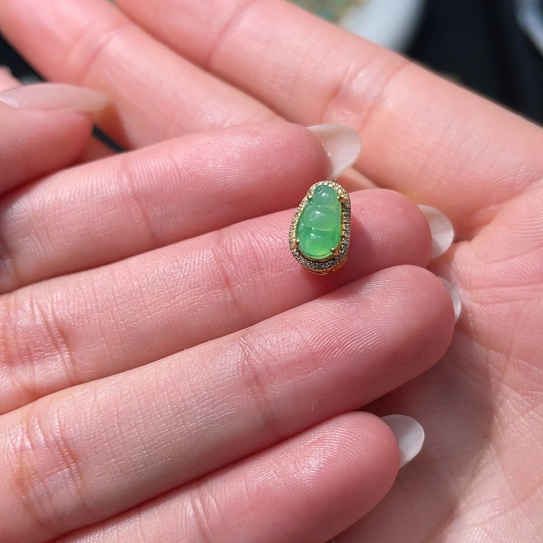 翡翠吊坠(不含链)18K金镶嵌兔*呀