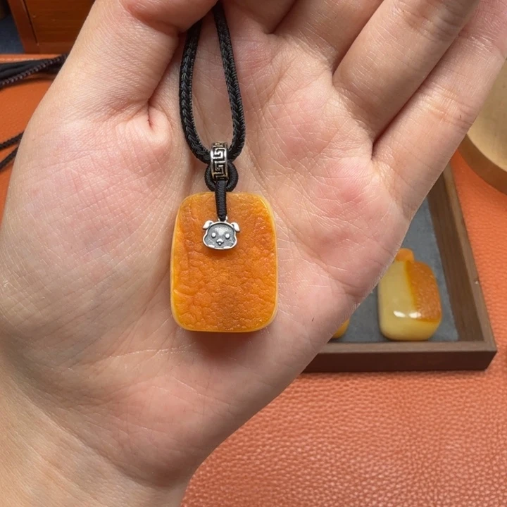 蜜蜡未镶嵌吊坠(赠链)