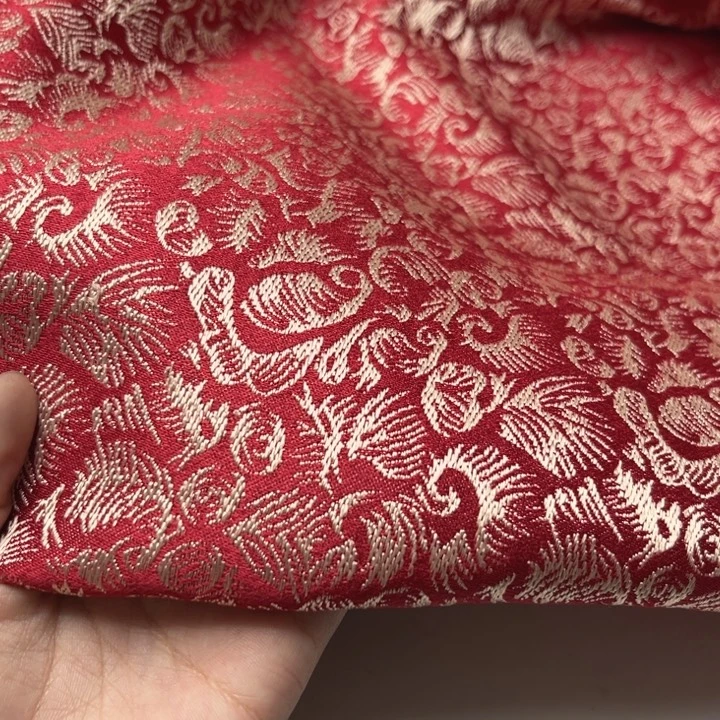 混纺红色织锦缎提花2米。