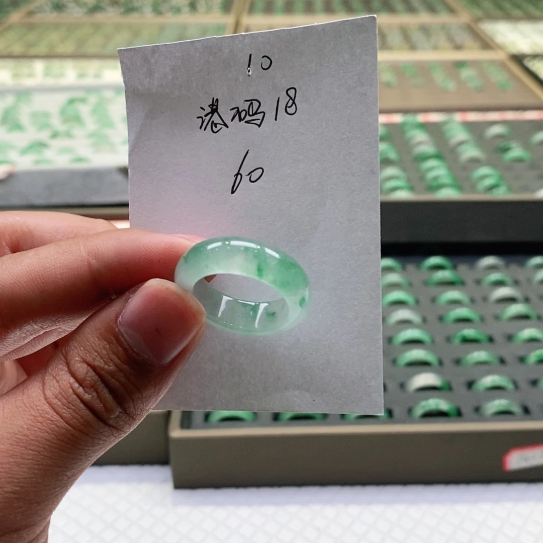 未镶嵌戒圈石英质玉（非洲翠）腾*