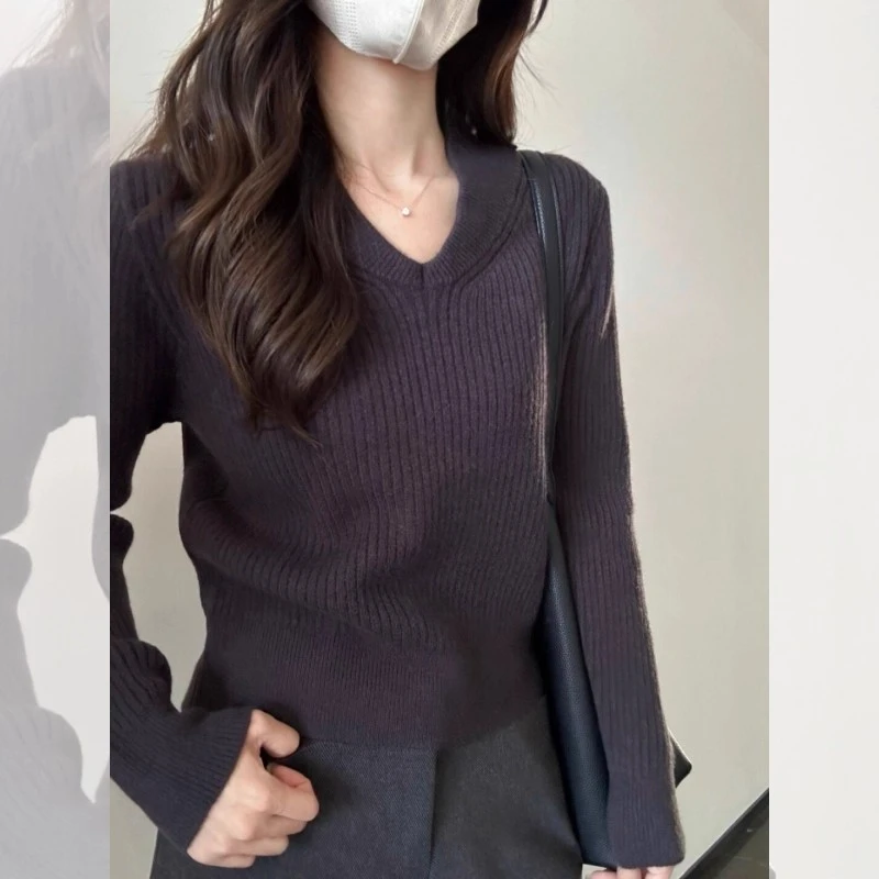 美式复古杏色v领长袖简约毛衣女春秋高级感显瘦内搭打底针织上衣