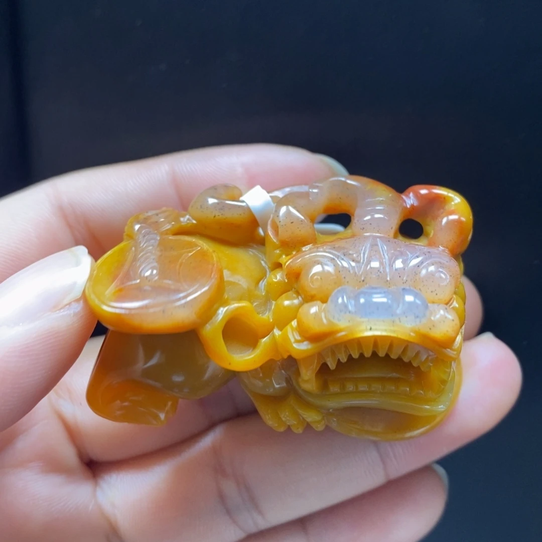 石英质玉（黄龙玉）未镶嵌颈饰