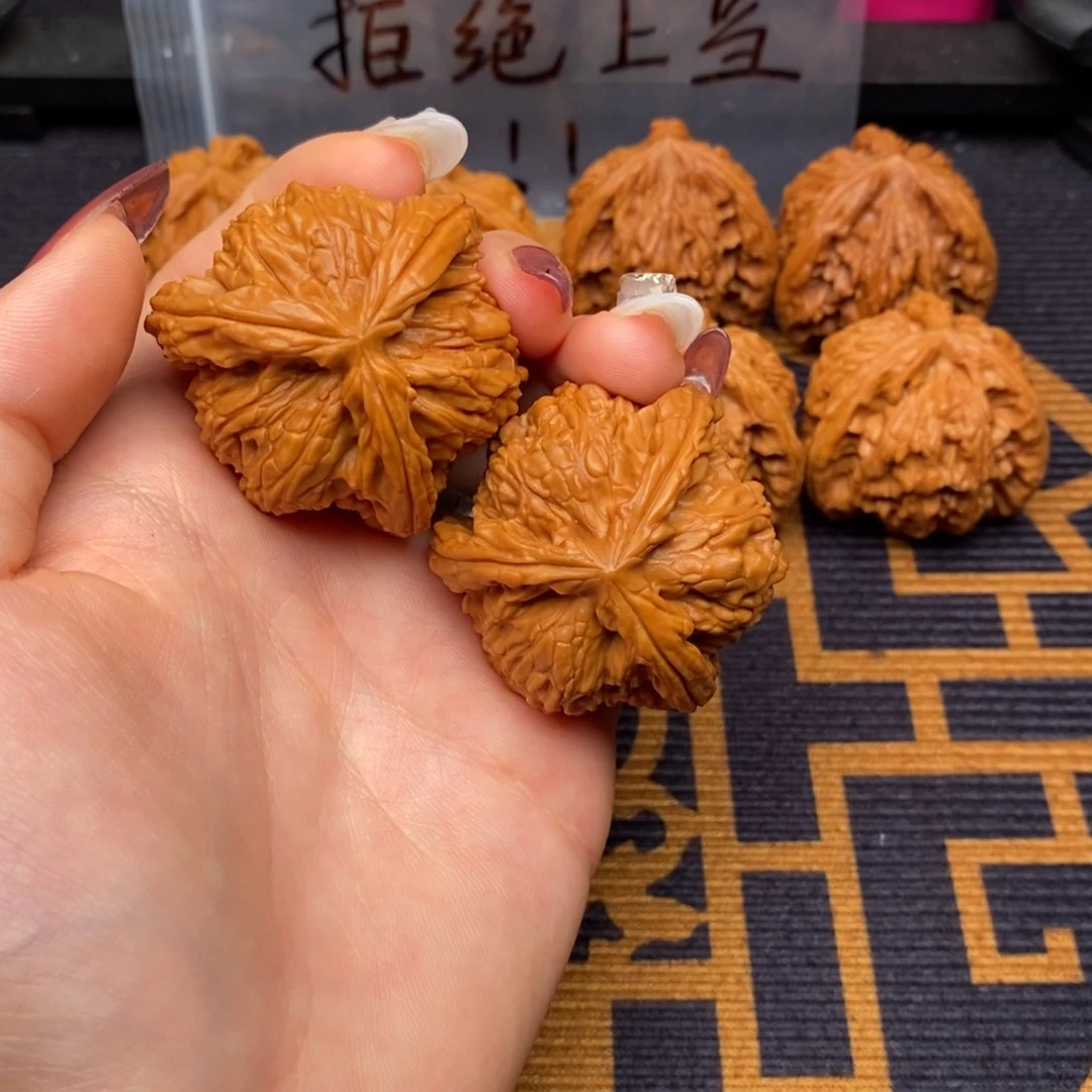 文玩核桃吊坠迷****3白狮子