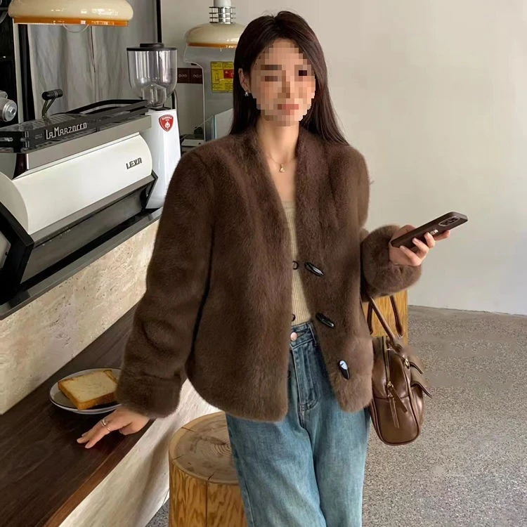 春秋冬百搭时尚仿皮草短款欧貂V领环保毛毛牛角扣外套似雪兰貂款