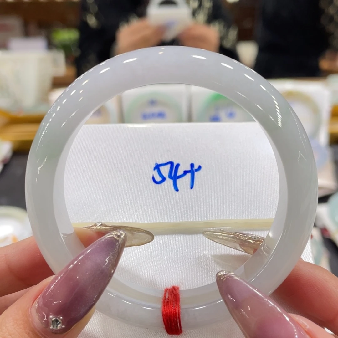 翡翠手镯未镶嵌翡翠