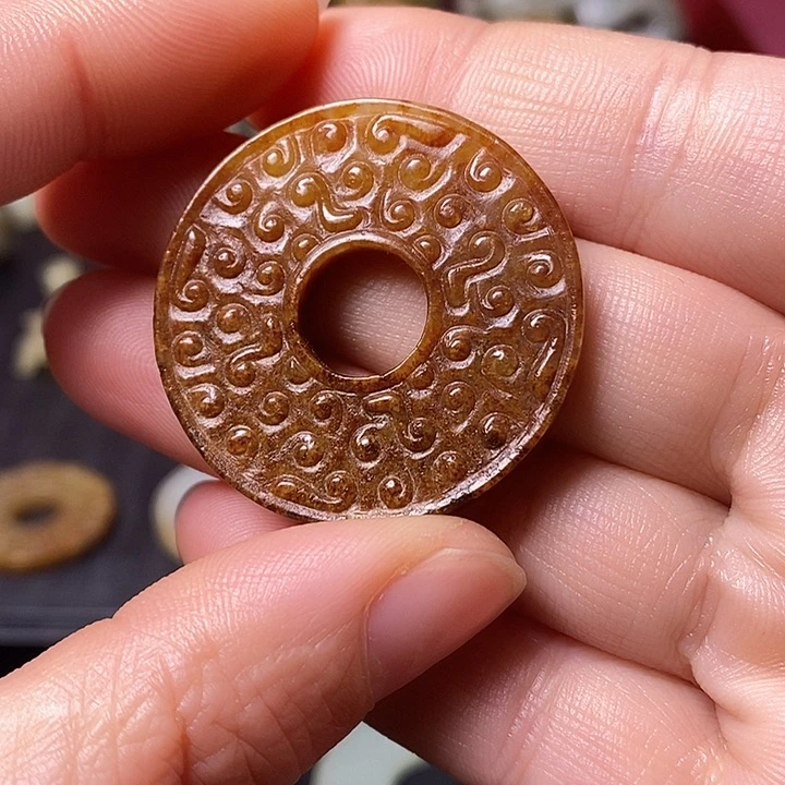 和田玉（糖玉）车挂未镶嵌疯**月