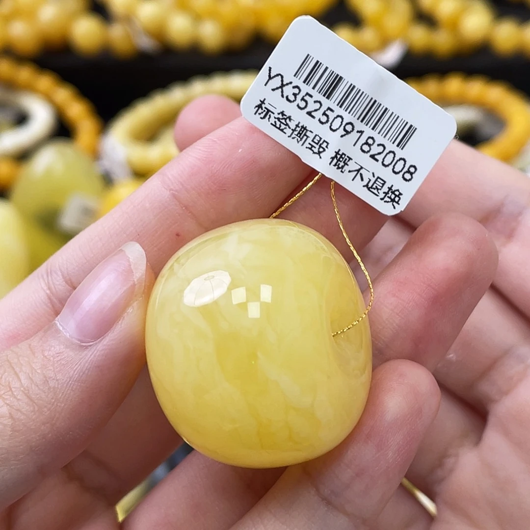 蜜蜡未镶嵌珠宝奇石瑕扣子30.2x22.7mm