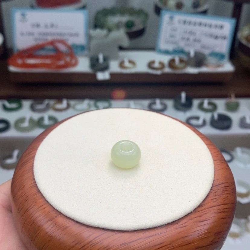 【闪购商品】颈饰未镶嵌和田玉