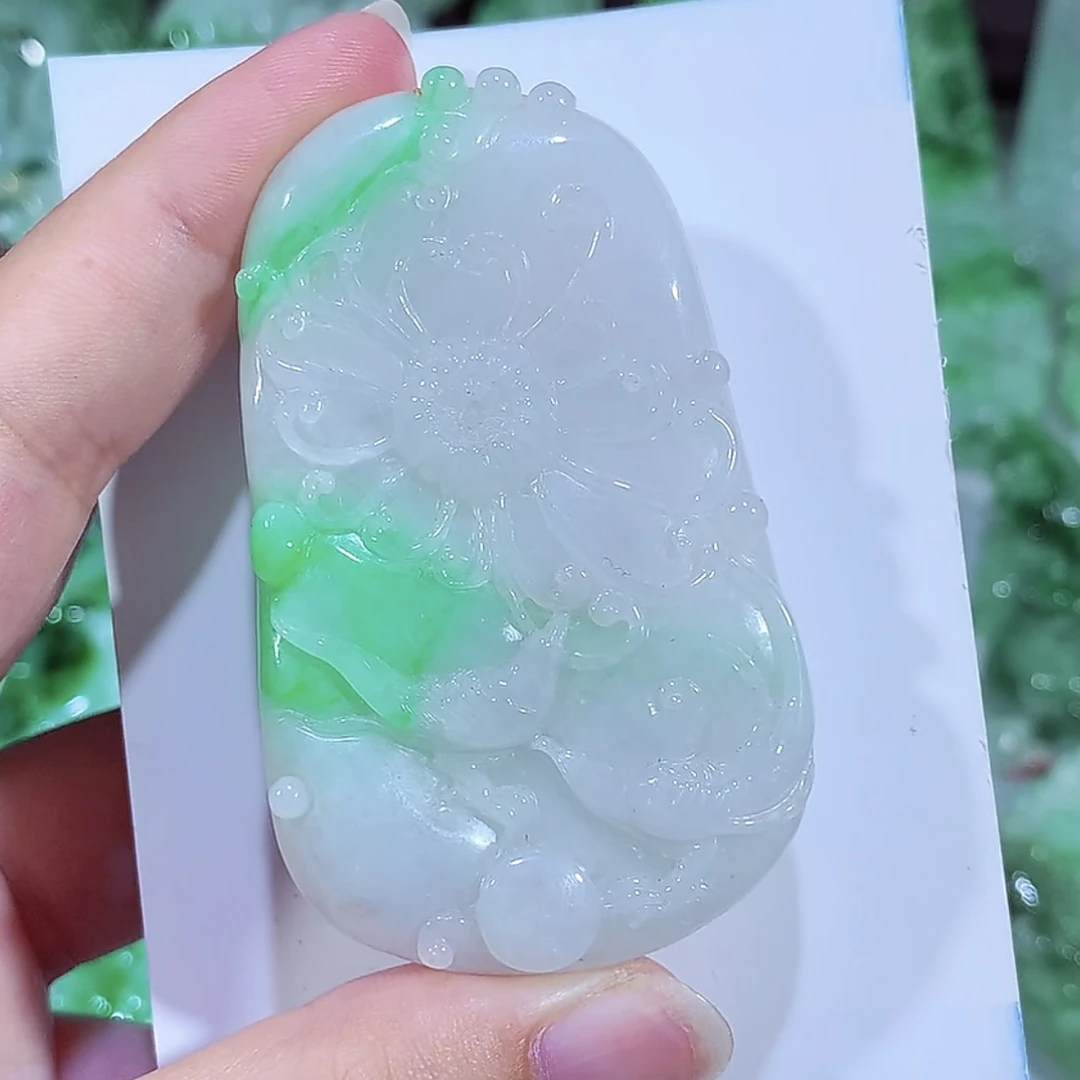 缅甸天然翡翠A货飘绿鸟语花香吊坠