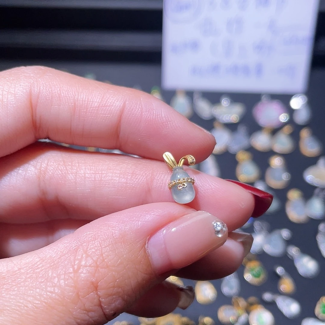 翡翠颈饰18K金镶嵌吊坠