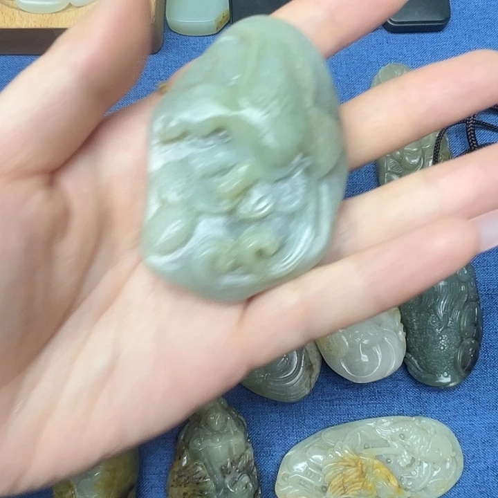 一***刀和田玉（糖玉）未镶嵌挂件