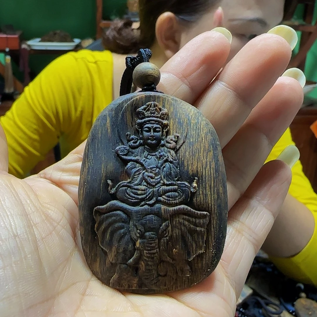 沉香碎屑沉香海南国香白奇乌身老料普贤菩萨带绳17克