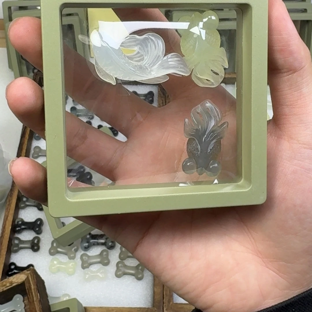 蛇纹石玉吊坠未镶嵌苏*