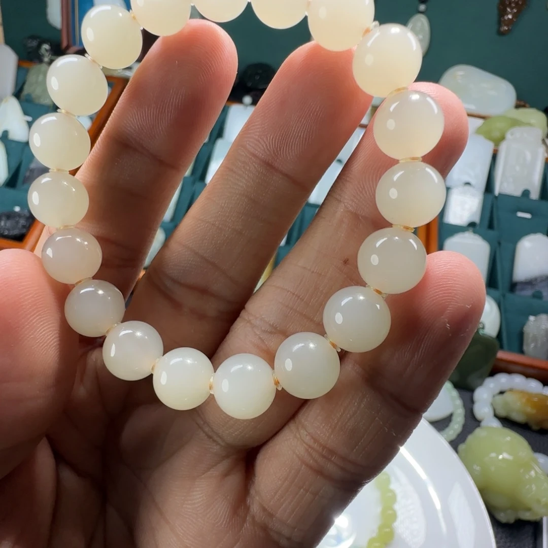 我***三和田玉未镶嵌挂件