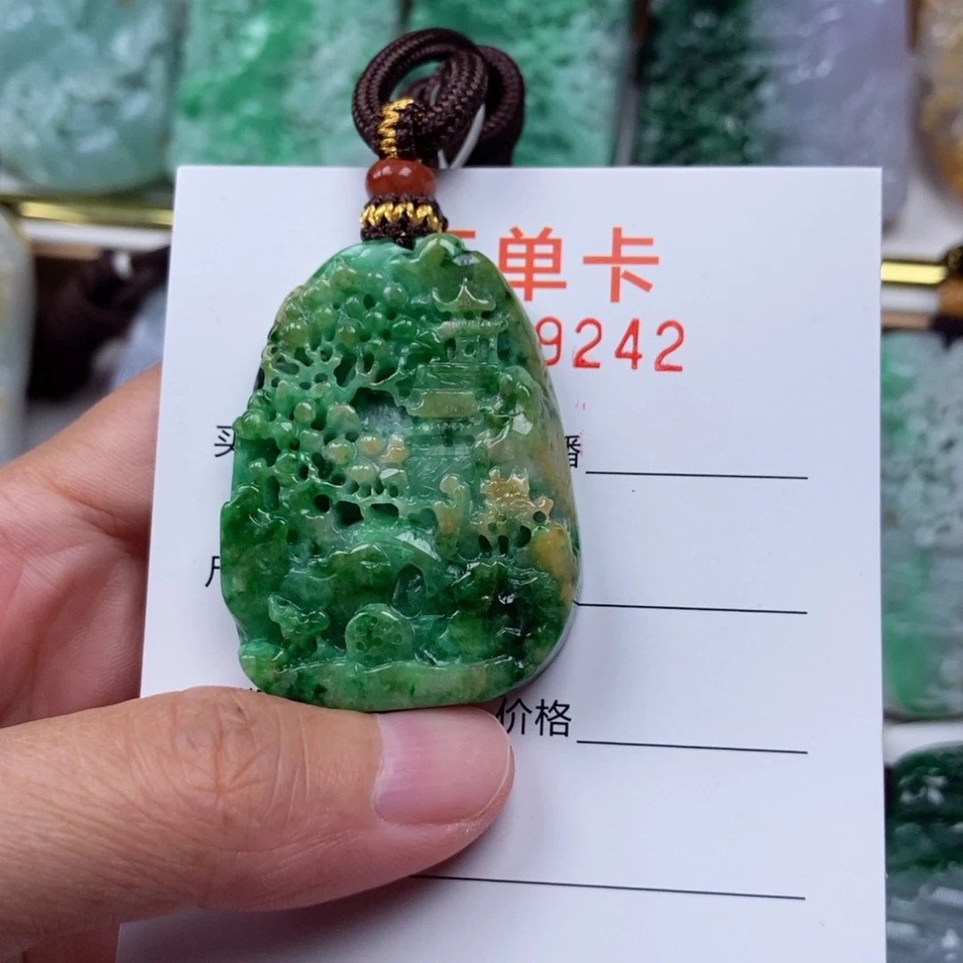 翡翠未镶嵌颈饰吊坠