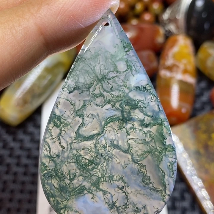 玛瑙/玉髓颈饰未镶嵌月****光