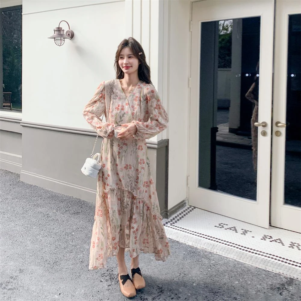 法式气质碎花连衣裙女春秋2025新款优雅绝美长裙显瘦独特别致清纯