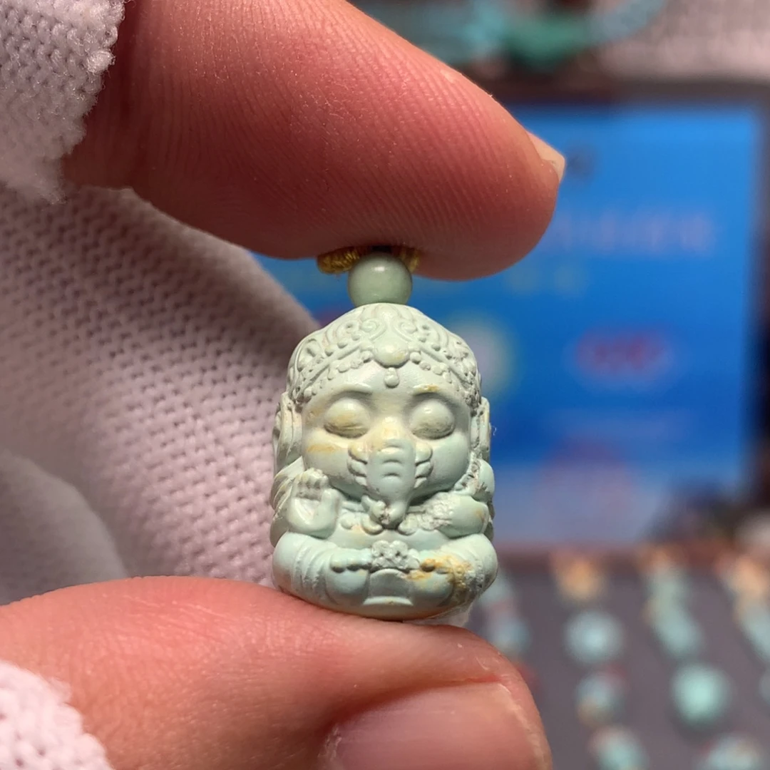 绿松石未镶嵌挂件