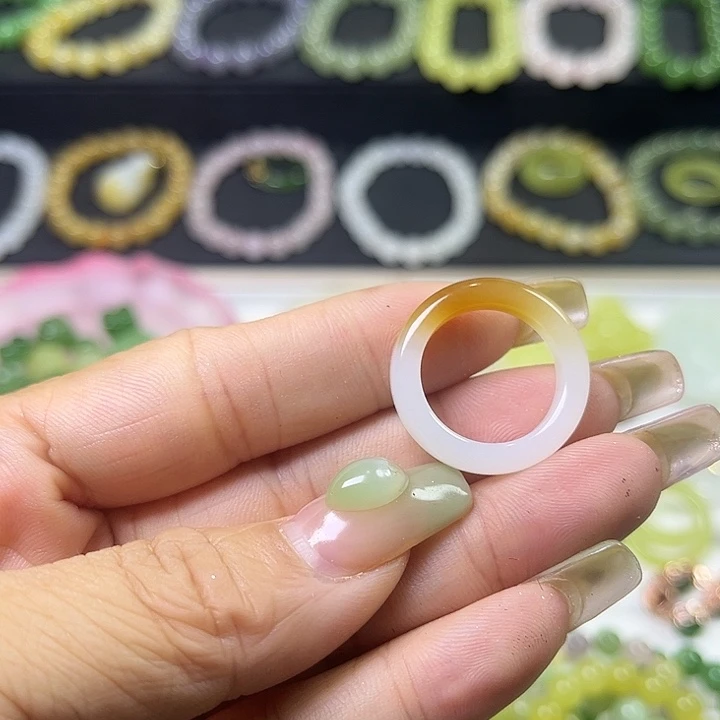 雪***朵和田玉戒指未镶嵌