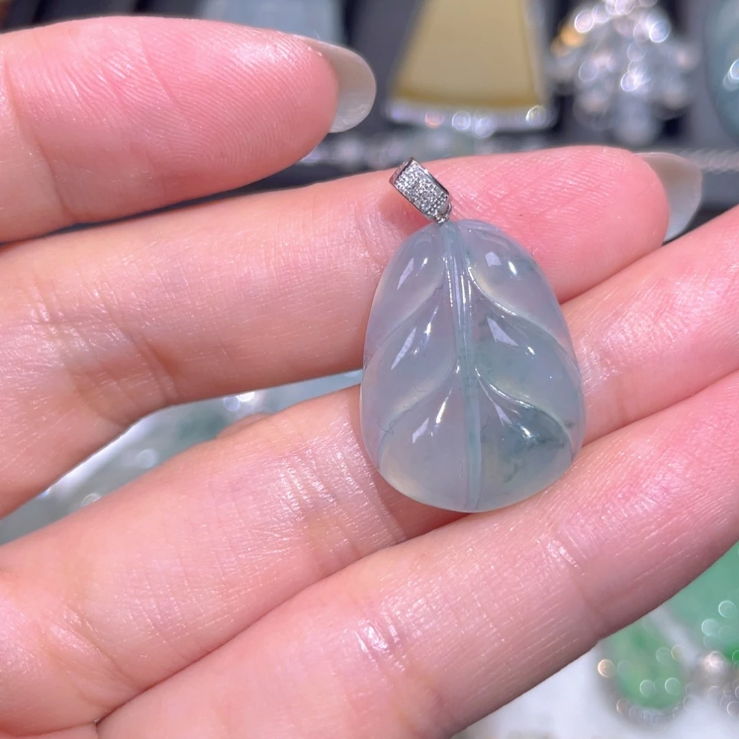 翡翠18K金镶嵌颈饰翡翠