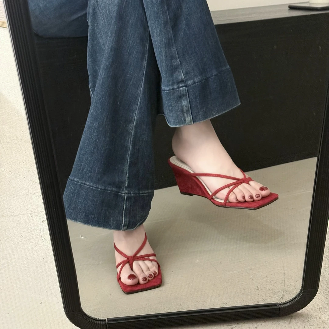 露趾坡跟夹脚人字拖鞋女鞋子外穿2025新品高跟法式凉拖豹纹凉鞋