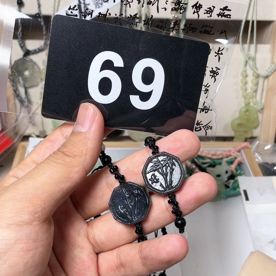 蛇纹石玉颈饰合金