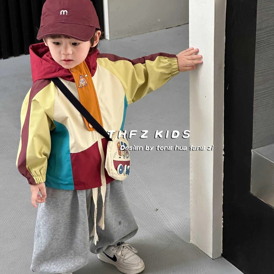 子新款卡通儿童冲锋衣外套