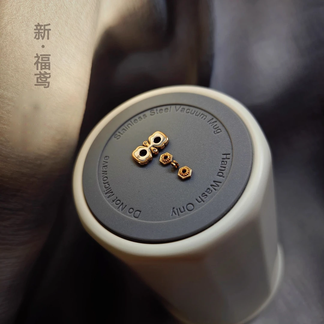 新福鸢原创八字金色扣侧挂组件藏传文玩配饰复古精致百搭精致高级