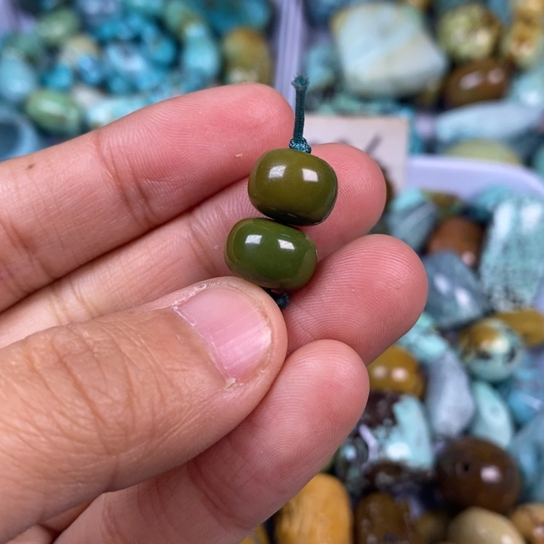 绿松石未镶嵌颈饰