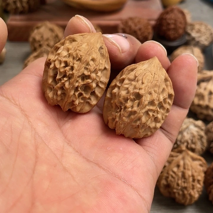 【闪购商品】文玩核桃把件鸡心