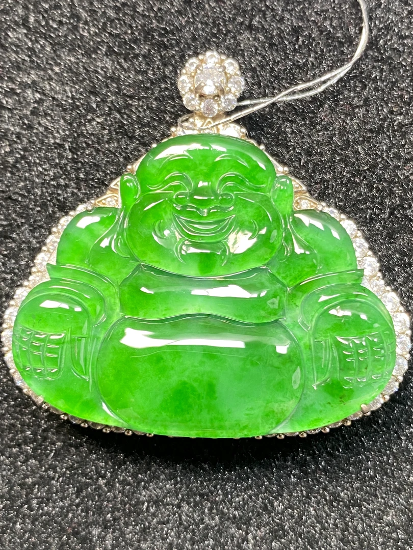 天然翡翠A货，S925银镶，时尚高冰种满阳绿超大卡精美佛公吊坠冰绿