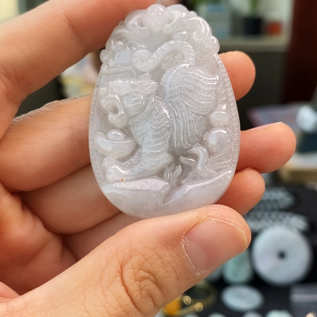 翡翠未镶嵌颈饰虎