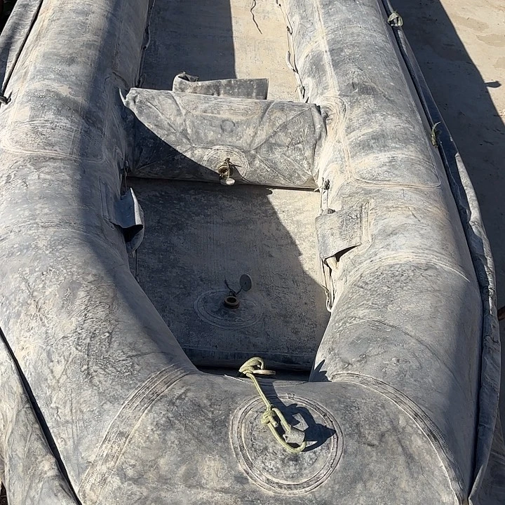 岁***深冲锋舟828559958558