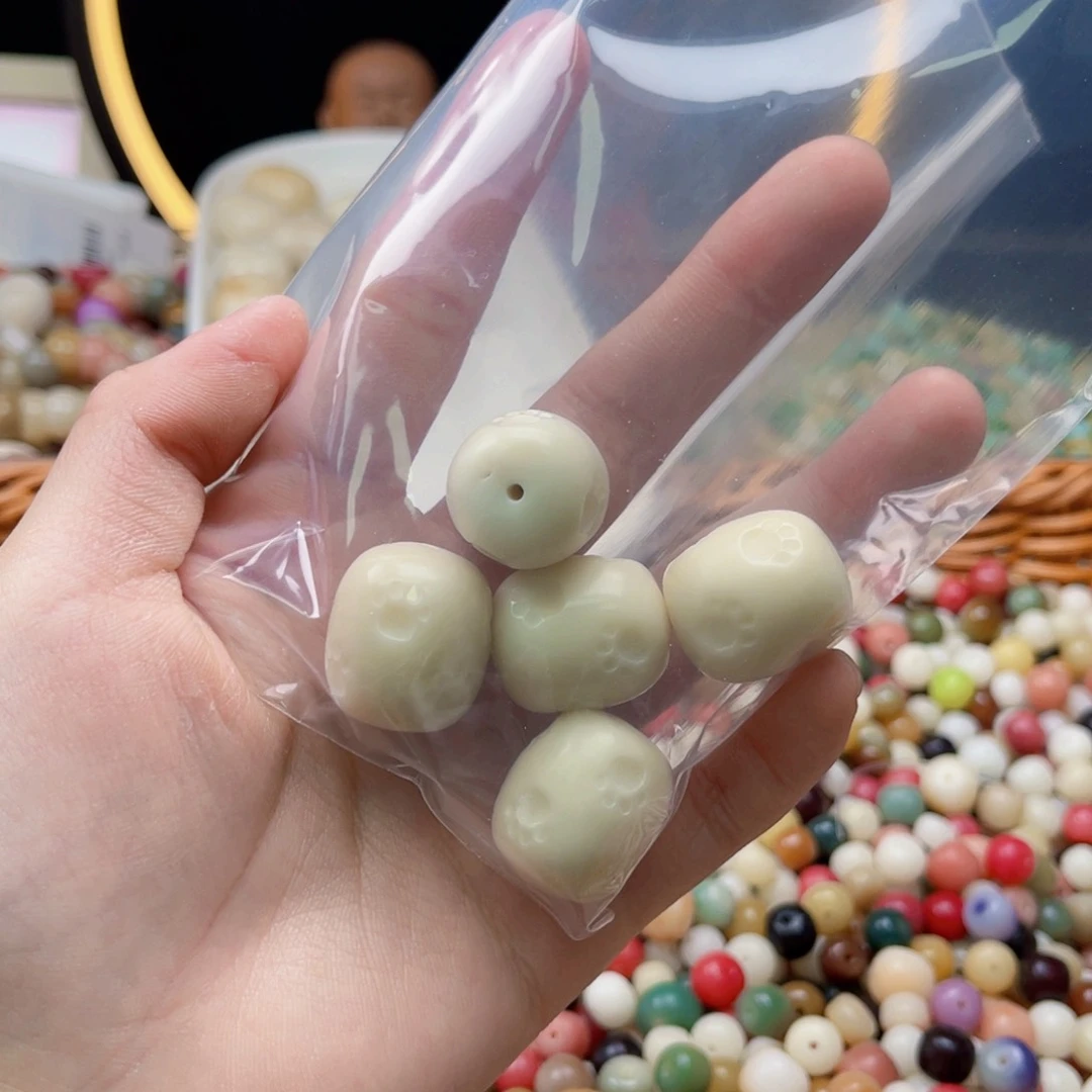 吊坠白玉菩提娜*?b23+mm/5颗猫爪墩墩瑕