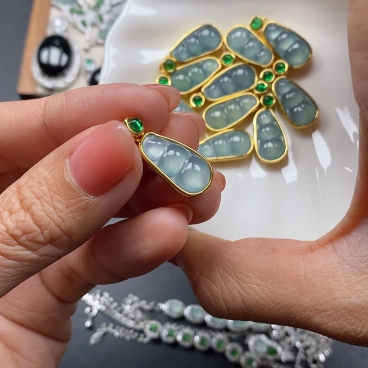 翡翠颈饰未镶嵌翡翠