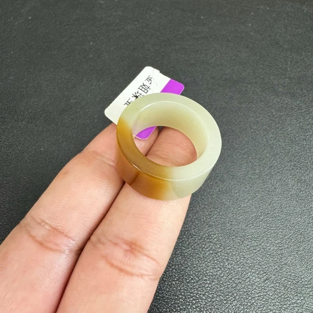 【一口糖约20.3mm】和田玉新疆且末老坑老料约20.3*12*4mm宽版戒圈