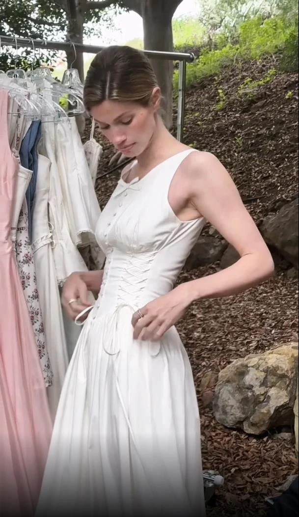 【白桔梗】2025夏季新款少女感优雅日常气质白色纯色无袖连衣裙长裙