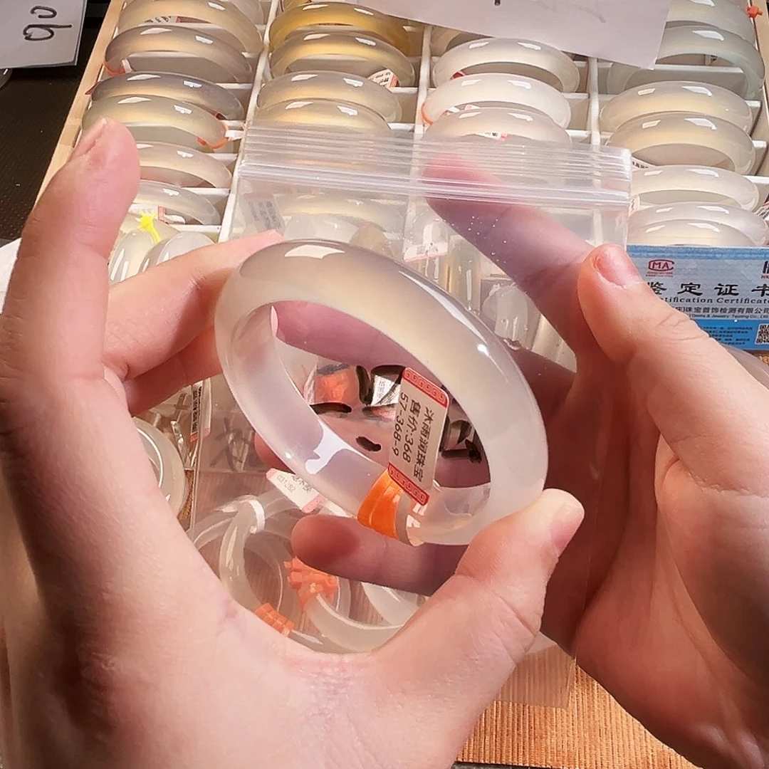 一****玛瑙/玉髓未镶嵌手镯