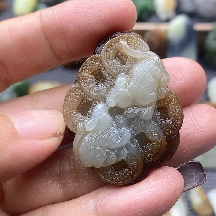 颈饰未镶嵌和田玉（糖玉）3***鞋