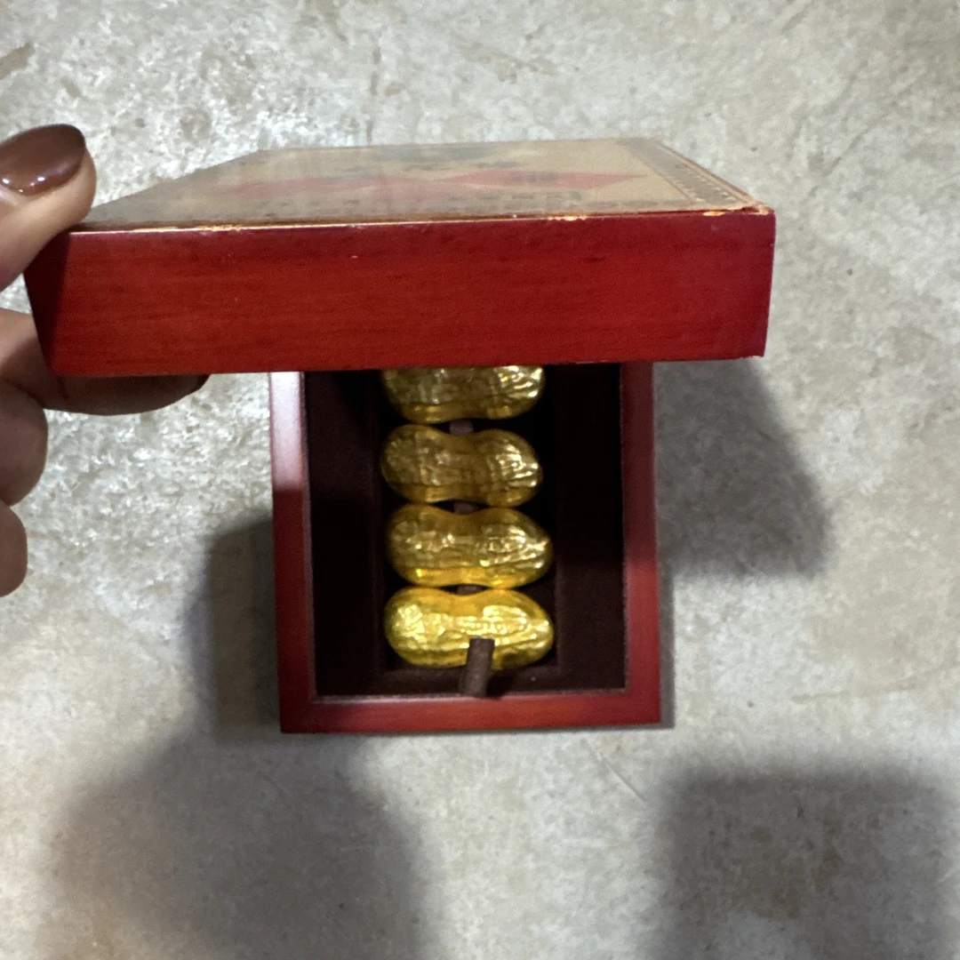红色小扁盒摆件花生四个摆件链接